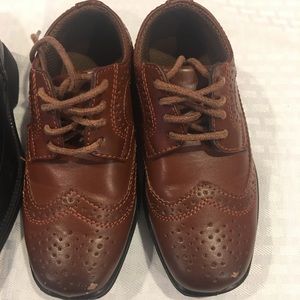 Toddler boys dress shoes.